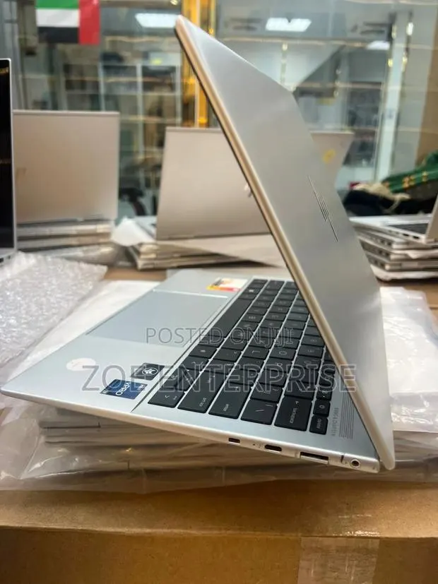Laptop HP EliteBook x360 1040 G10 16GB Intel Core i7 SSD 512GB · Photo 1