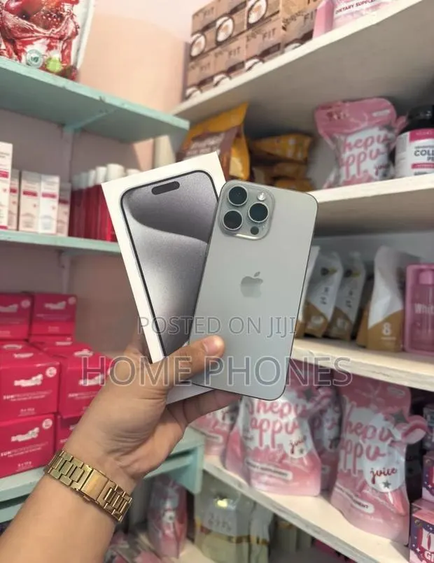 Apple iPhone 15 Pro Max 256 GB Silver · Photo 1