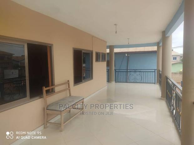 37bdrm House With 10 Shops for Sale in Kenyase · Photo 4