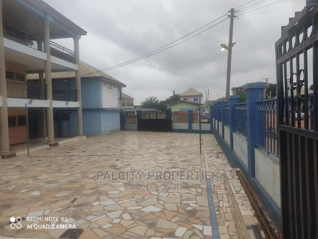 37bdrm House With 10 Shops for Sale in Kenyase · Photo 2