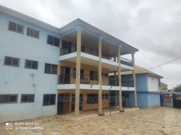 37bdrm House With 10 Shops for Sale in Kenyase · Photo 3