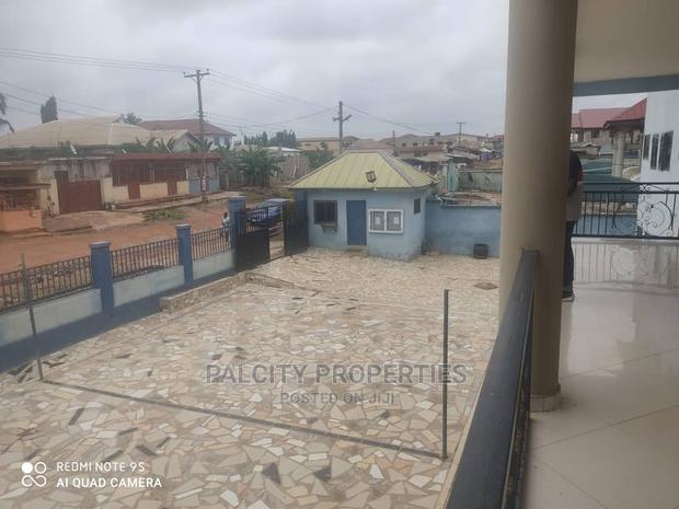 37bdrm House With 10 Shops for Sale in Kenyase · Photo 8