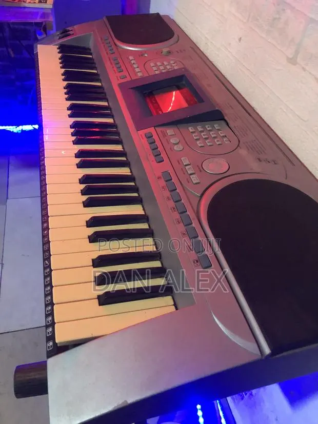 Yamaha PRS-E940 Piano · Photo 1