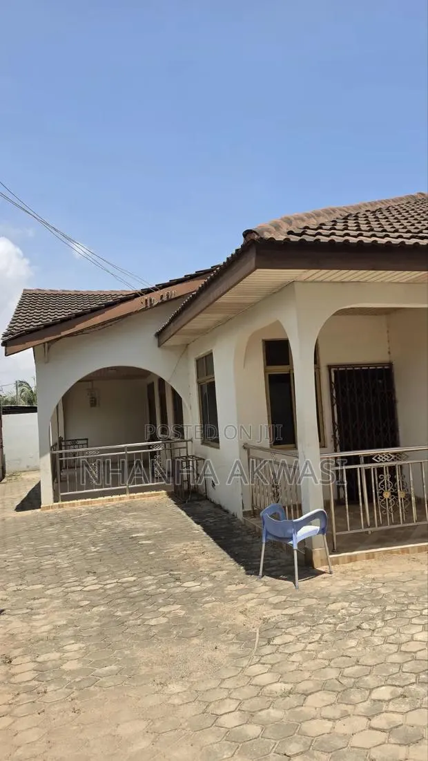 4bdrm House in Klagon, Sakumono for rent · Photo 1