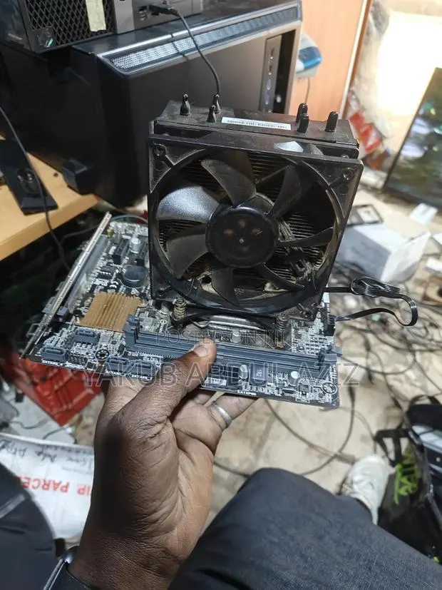 Core I7 6th Gen Board and Processor Plus Cooler · Photo 1