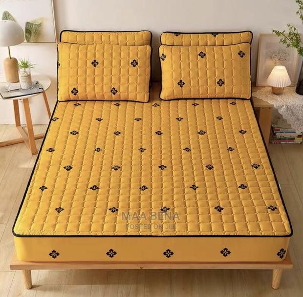 Waterproof Mattress Cover With Pillowcases · Photo 4