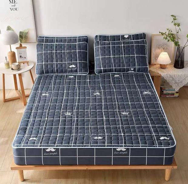 Waterproof Mattress Cover With Pillowcases · Photo 3