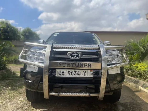 Toyota Fortuner 3.0 D RWD 2009 Black · Photo 1