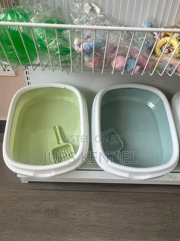 Cat Litter Box With Scoop · Photo 1