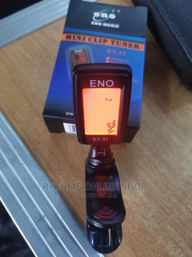 Chromatic Guitar Tuner · Photo 2