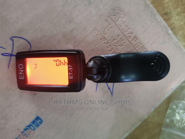 Chromatic Guitar Tuner · Photo 4