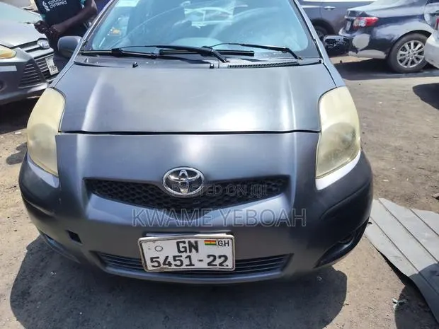 Toyota Yaris Base Hatchback 3dr 2010 Green · Photo 1