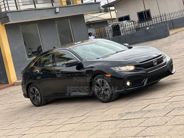 Honda Civic EX 4dr Hatchback (1.5L 4cyl) 2017 Black · Photo 1