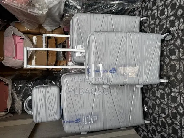 Four in One Luxury Luggage Large,Medium Small and Cosmetic · Photo 1