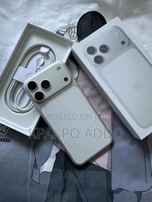 Apple iPhone 17 Pro Max 512 GB Silver · Photo 1