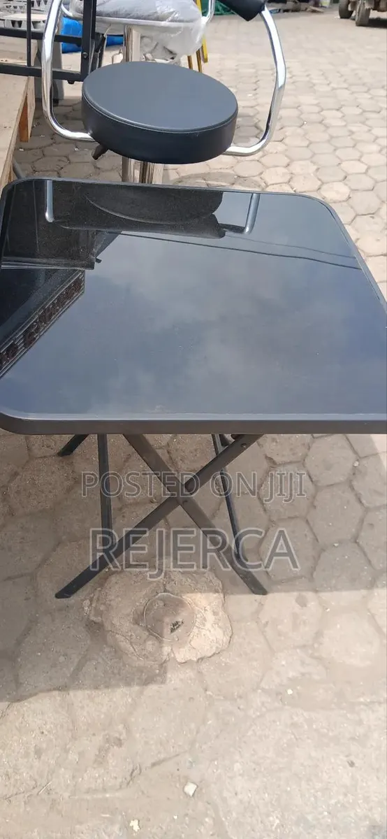 Foldable Table · Photo 1