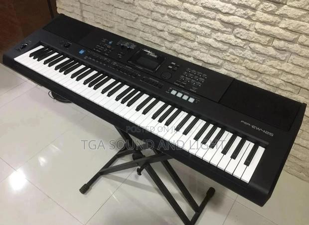 Psr Ew425 76-key Touch Sensitive Keyboard · Photo 1