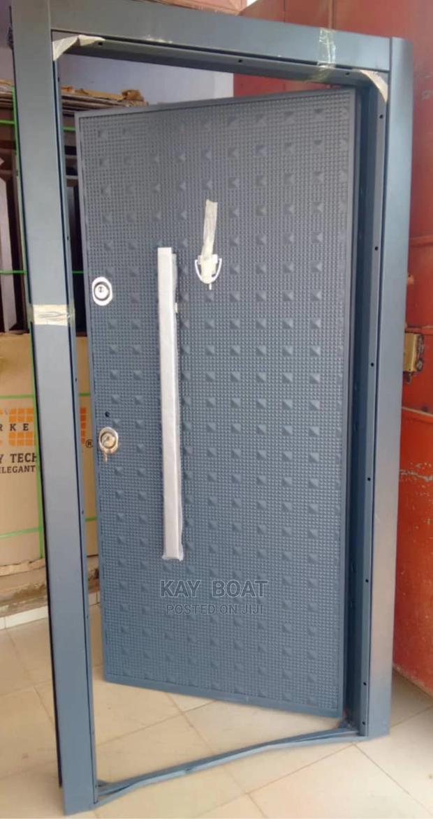 A Stainless Door Available With All Accessories · Photo 1