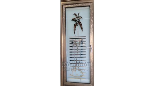 Bathroom Glass Door Available · Photo 1