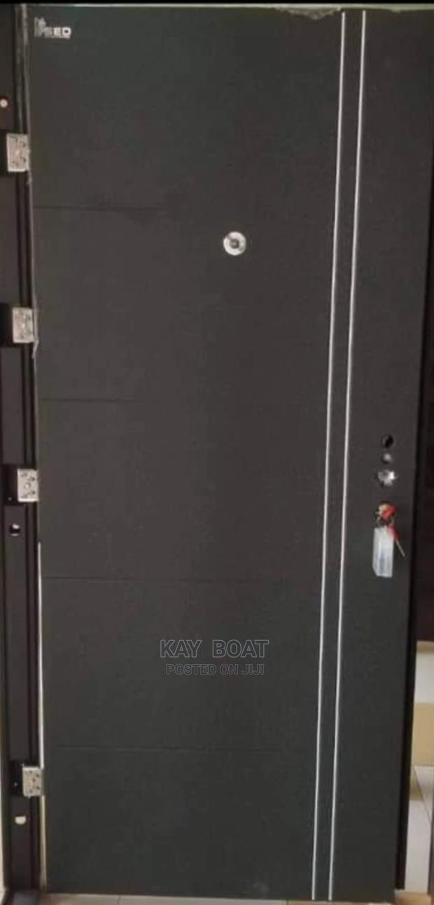 Black Standard Door With All Accessories · Photo 1