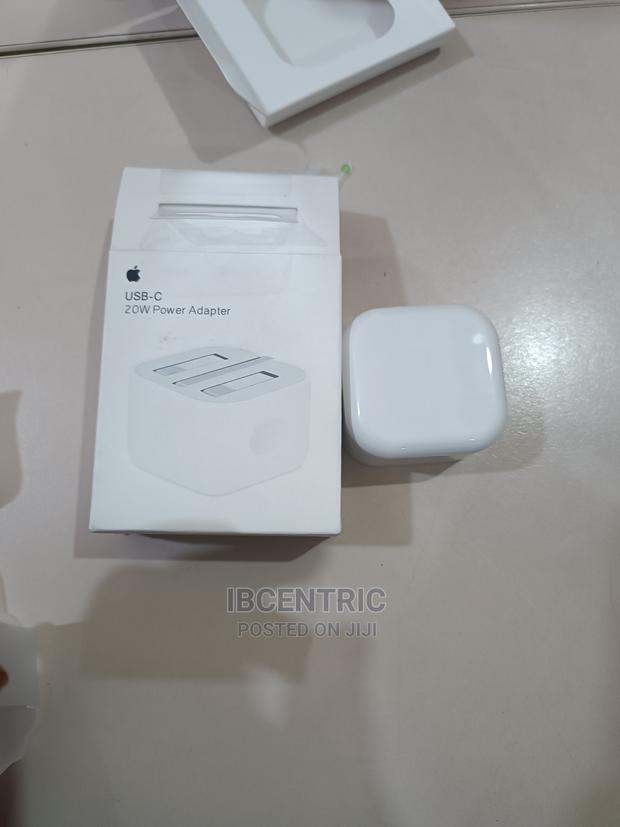 Apple USB C Adapter · Photo 1