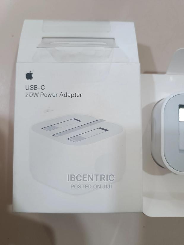 Apple USB C Adapter · Photo 3