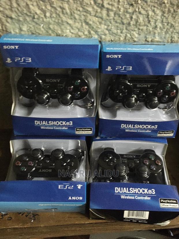 Xbox360 Wired Controller and Ps3 Wireless ,Phone Controllers · Photo 2