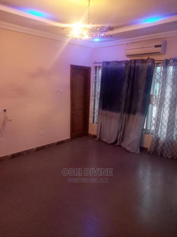 Very Neat 2-Bedrooms Apartment Dansoman · Photo 1