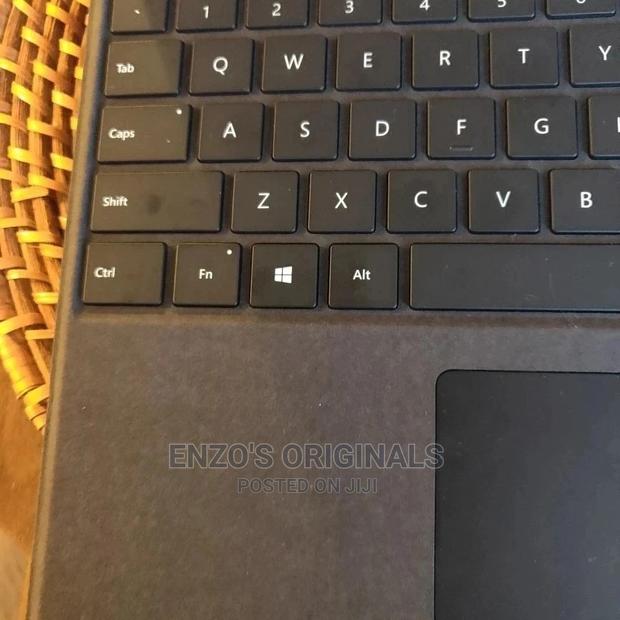 Microsoft Surface Pro 8 9 Signature Keyboard With Pen Slot · Photo 3