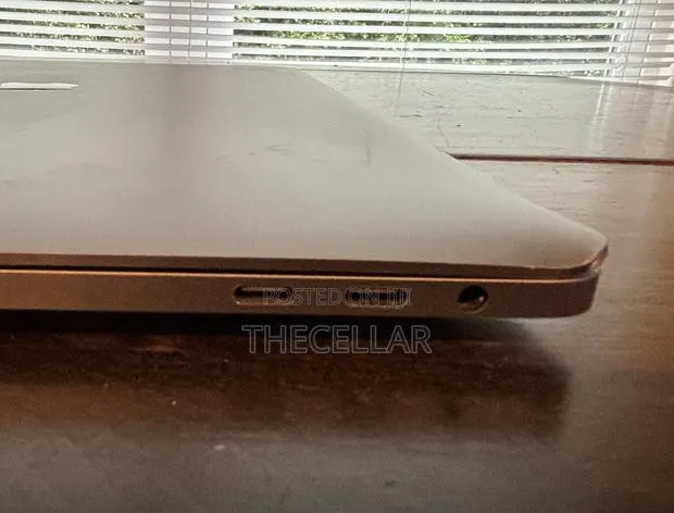 Laptop Apple MacBook Pro 2018 16GB Intel Core i7 SSD 1T · Photo 7