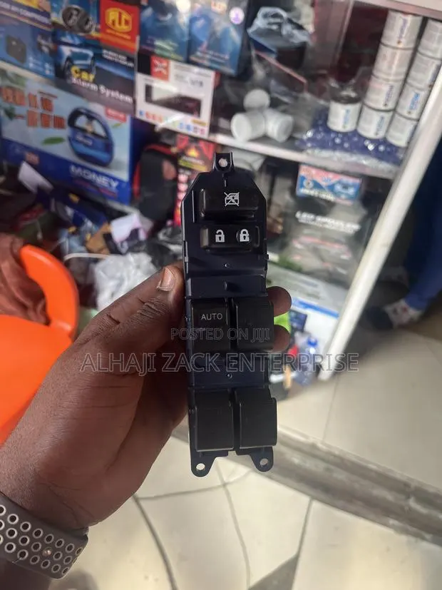Toyota Corolla 2009-2013 Master Door Switch · Photo 1