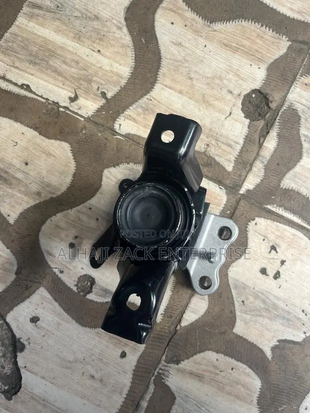 Toyota Corolla Engine Seat Side · Photo 1