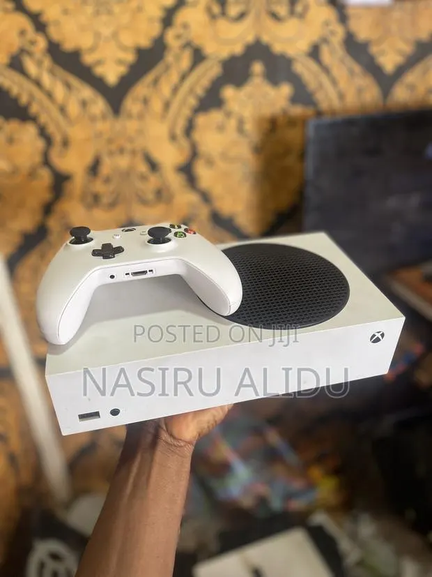 Xbox Series S With 20 Good Games Loaded · Photo 1