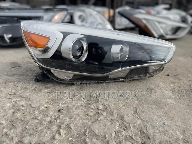 Kia Cadenza 2015-2018 Headlight · Photo 1