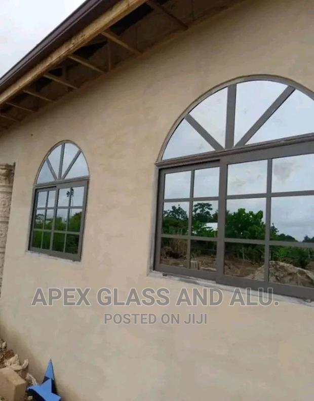 Aluminum Sliding Window With an Arc · Photo 3