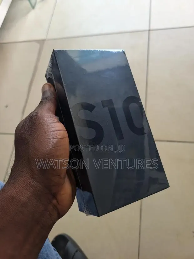 New Samsung Galaxy S10 128 GB Black · Photo 1