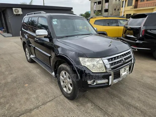 Mitsubishi Pajero 2016 Black · Photo 1