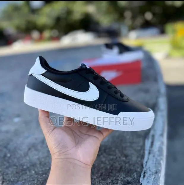 Original Nike Court Low Black/ White · Photo 1