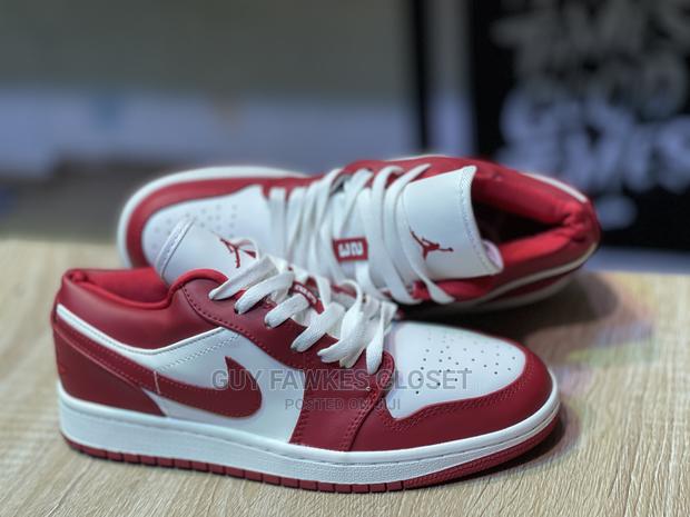 Air Jordan 1 Low · Photo 2