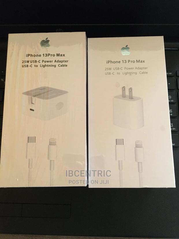 iPhone 13 Pro Max Adapter · Photo 2