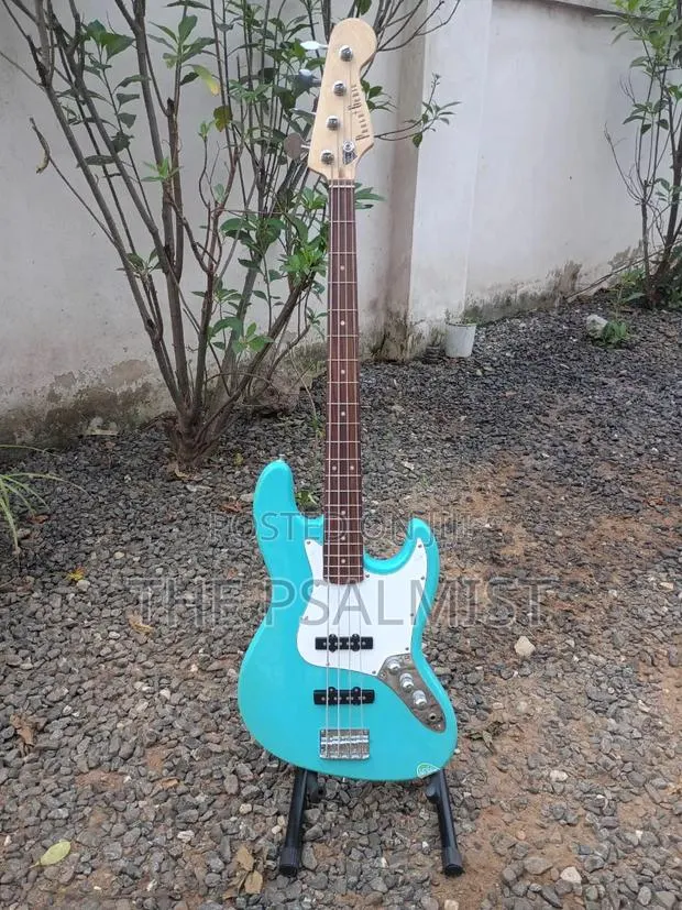 PhotoGenic JB 240 Jazz Bass 4strings Bass Guitar · Photo 1