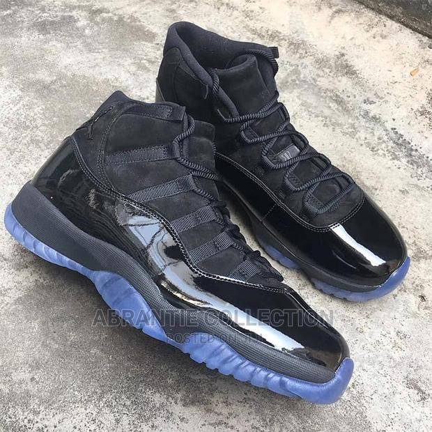 Air Jordan 11 Cap and Gown · Photo 2