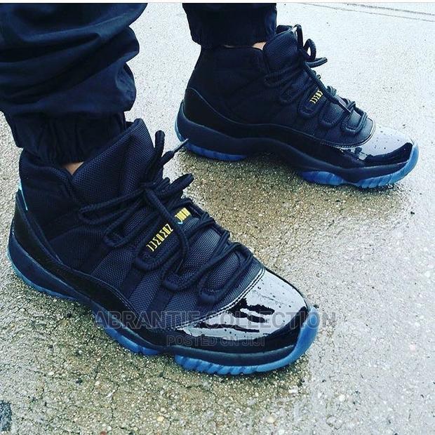 Air Jordan 11 Cap and Gown · Photo 3