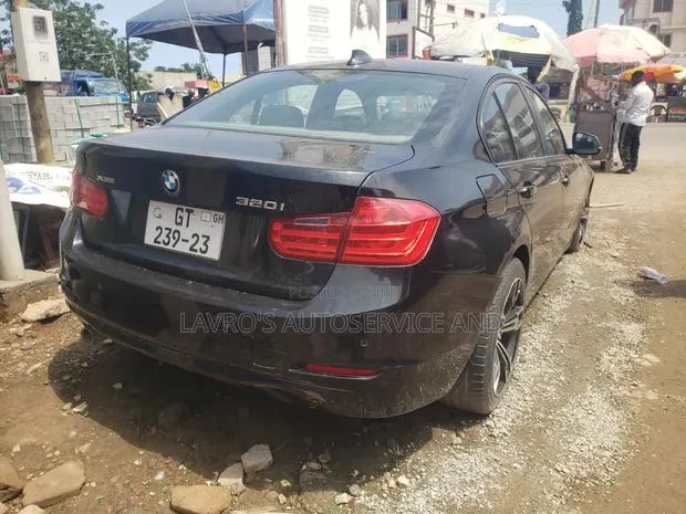 BMW 320i Sedan RWD 2016 Black · Photo 1