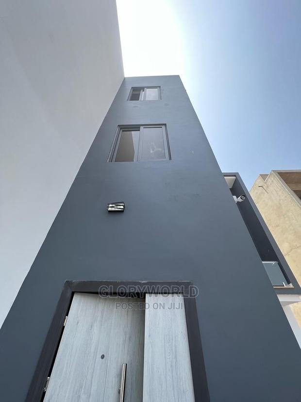5bdrm House in East Legon for sale · Photo 3