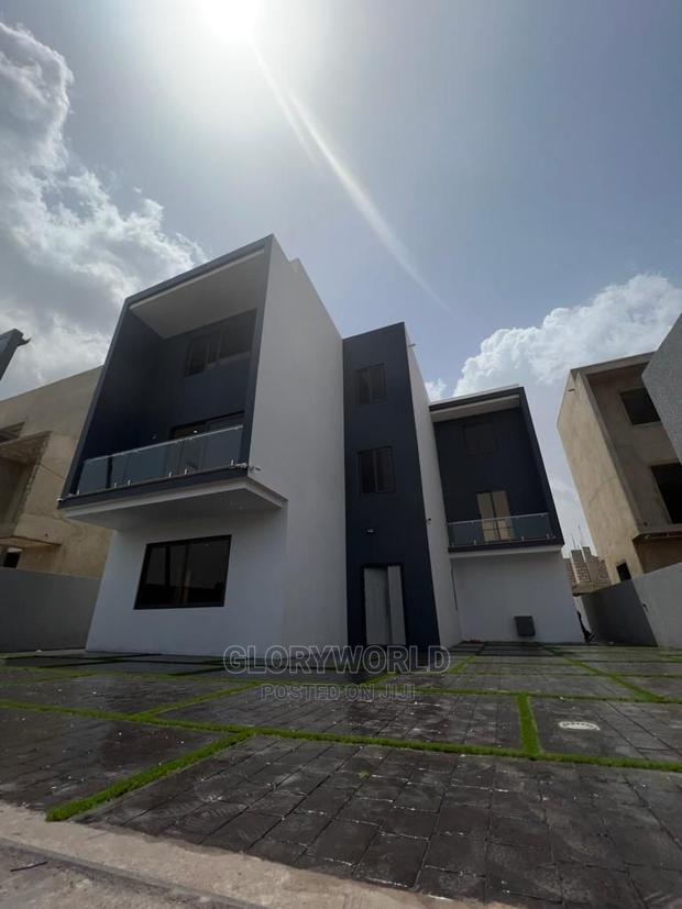 5bdrm House in East Legon for sale · Photo 1