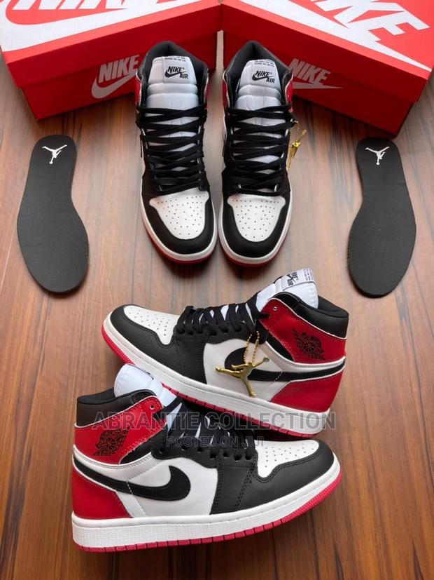 Nike Air Jordan 1 High Bred · Photo 2