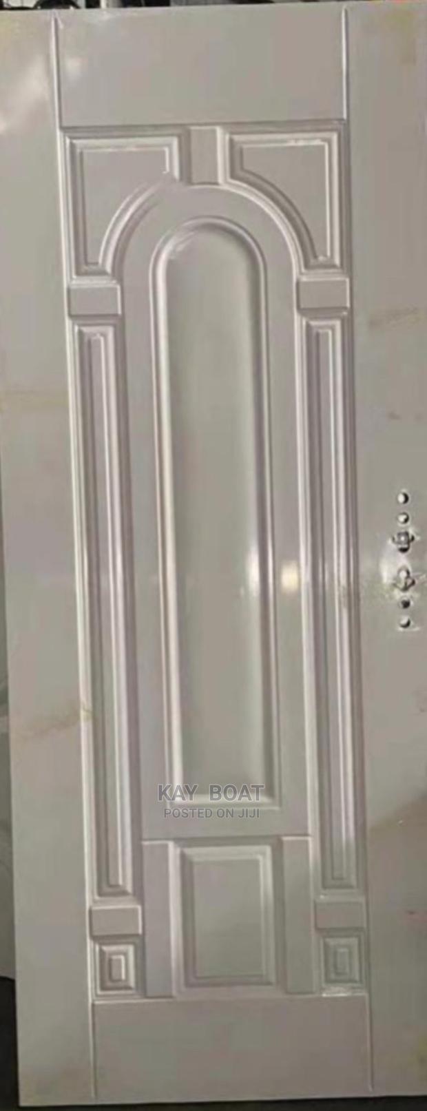A Strong Wooden Door Available · Photo 1