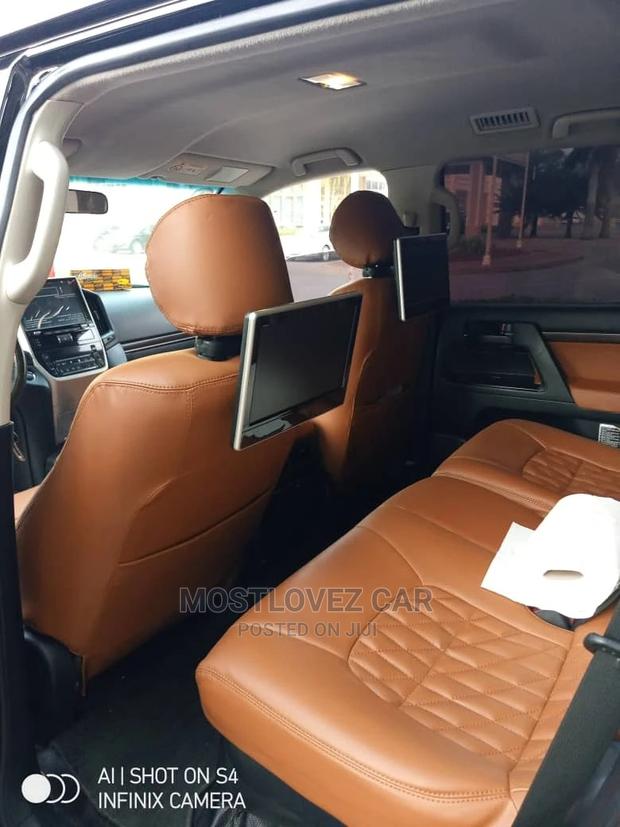 Rent a Car. Land-Cruisers V8 for Rent With a Driver Included · Photo 3