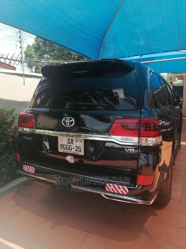 Rent a Car. Land-Cruisers V8 for Rent With a Driver Included · Photo 2